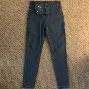 medium wash blue skinny jeans. slightly stretchy